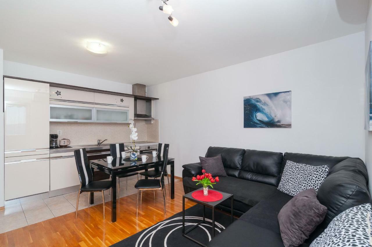 Apartments Beverly Omis Ngoại thất bức ảnh